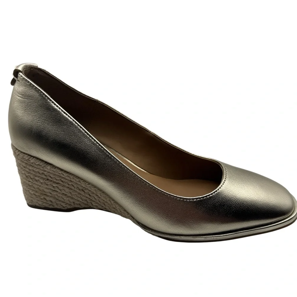 AEROSOLES Women's Gold Metallic Wedge Shoes Size 8.5 Ortholite Foam Insole‎